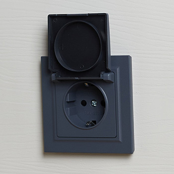 электроустановочные изделия IEK серии Brite - пример установки