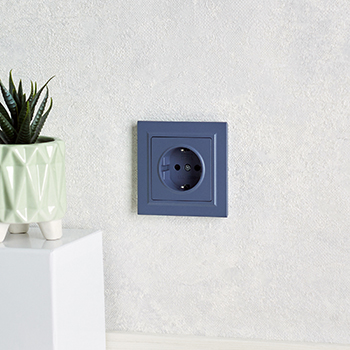 рамка 1-постовая IEK РУ-1-БрМ Brite - пример установки