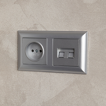 рамка 2-постовая IEK РУ-2-Бр Brite алюминий / алюминий - пример установки