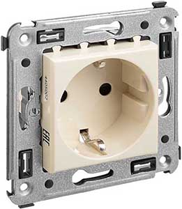 розетка 1-местная DKC Avanti, з/к + шторки, цвет ванильная дымка - внешний вид