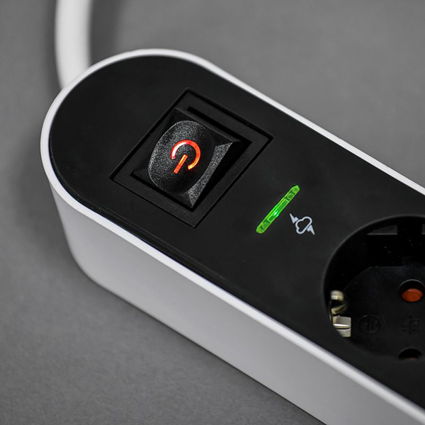 Фильтр сетевой 3-мест 3м ПВС 3*1,5 черный выкл IEK USB A+C
