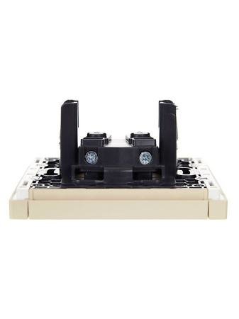 купить Фортепиано ваниль розетка скрытая 1-мест IP20  в Ухте Фортепиано ваниль розетка скрытая 1-мест IP20