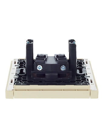 купить Фортепиано ваниль розетка скрытая 1-мест шторки IP20  в Ухте Фортепиано ваниль розетка скрытая 1-мест шторки IP20