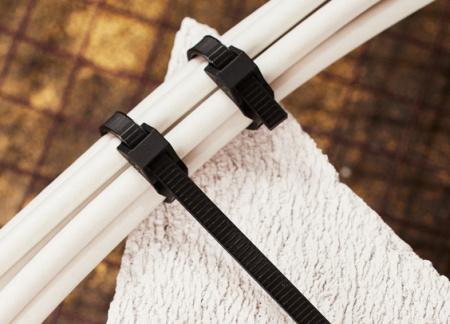 купить Хомут 180*6мм нейлон двойной замок черный Rexant 100шт в Ухте Хомут 180*6мм нейлон двойной замок черный Rexant 100шт