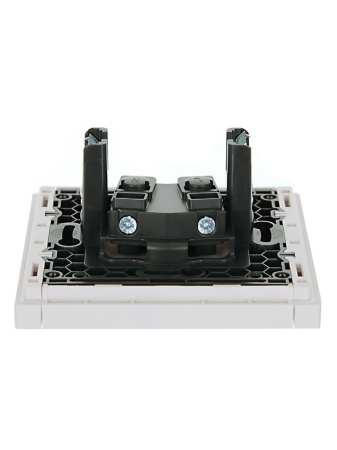 купить Фортепиано белый розетка скрытая 1-мест шторки IP20  в Ухте Фортепиано белый розетка скрытая 1-мест шторки IP20